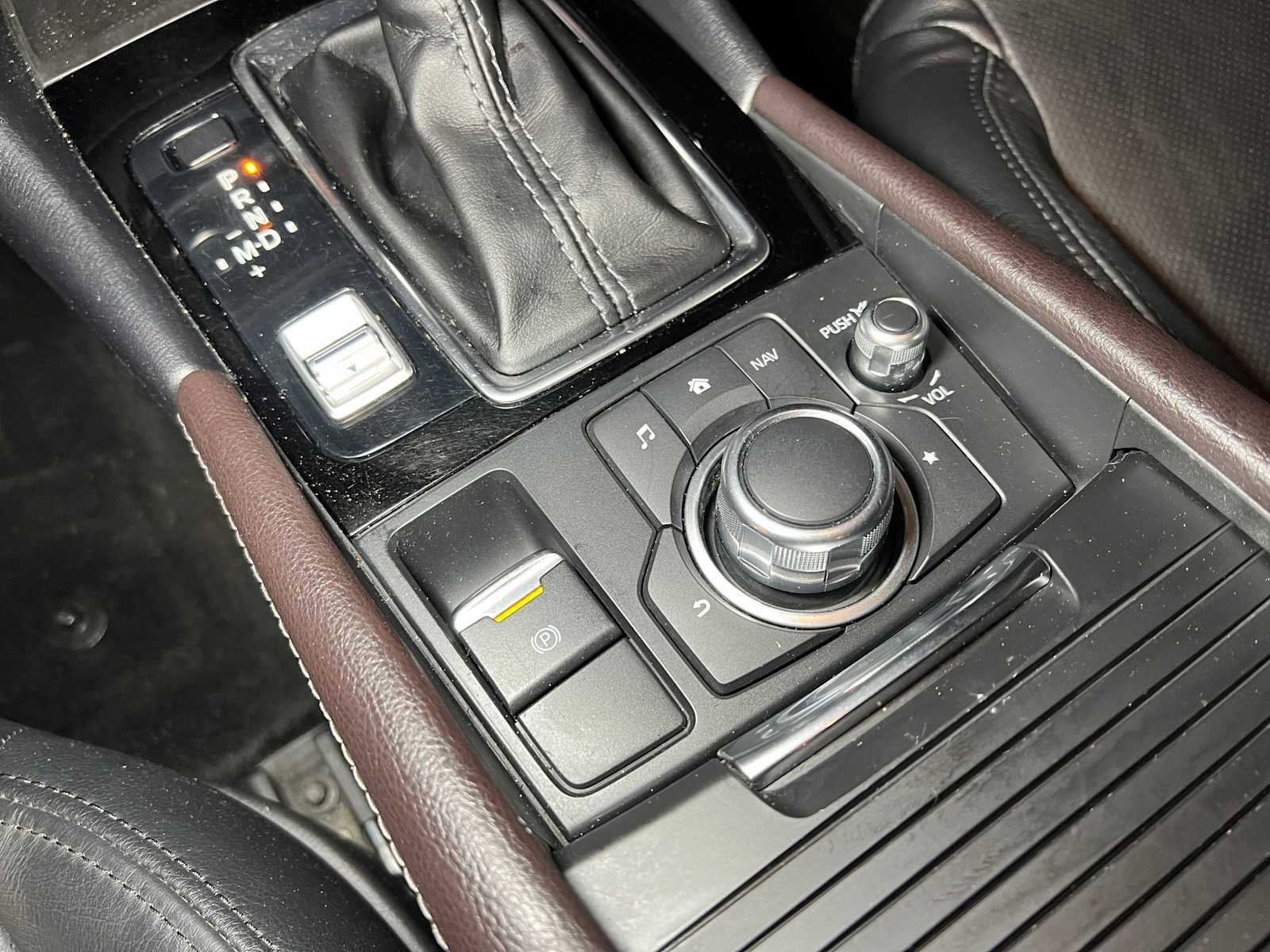 Used 2018 MAZDA MAZDA3 Grand Touring w/ Premium Equipment Package image 31