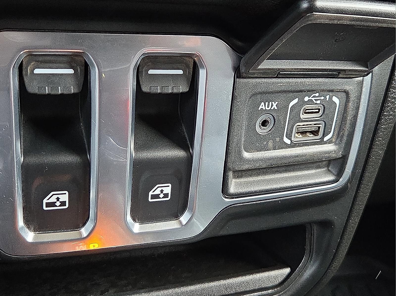 Used 2024 Jeep Wrangler Sport S image 17