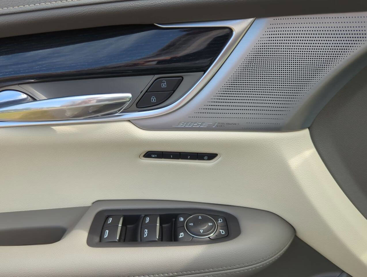 Used 2024 Cadillac XT6 Premium Luxury w/ Technology Package image 13