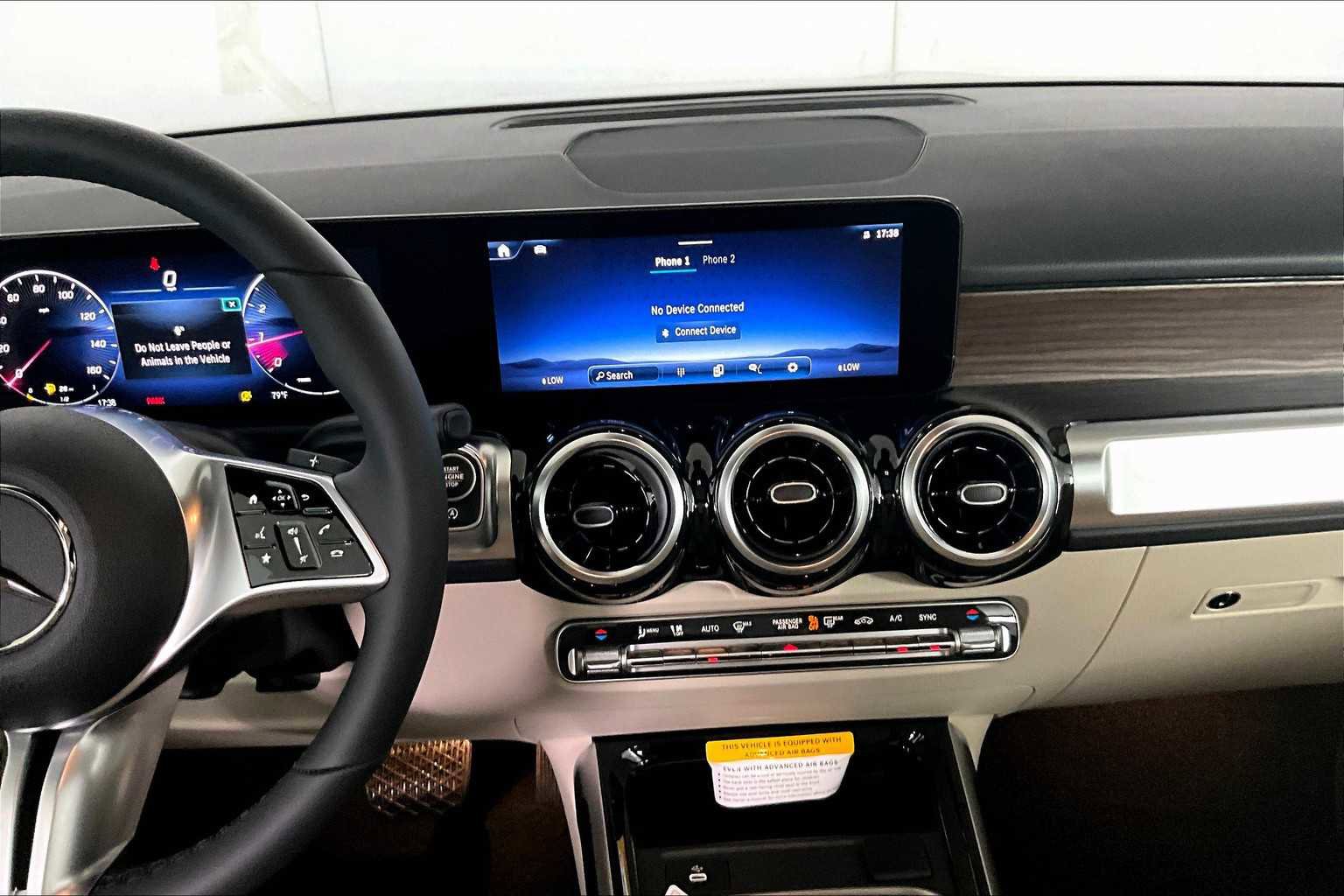 New 2026 Mercedes-Benz GLB 250 4MATIC image 9