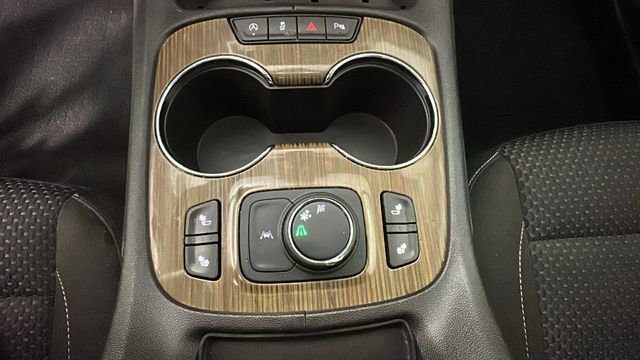 Used 2022 GMC Acadia SLE w/ Driver Convenience Package FWD image 22