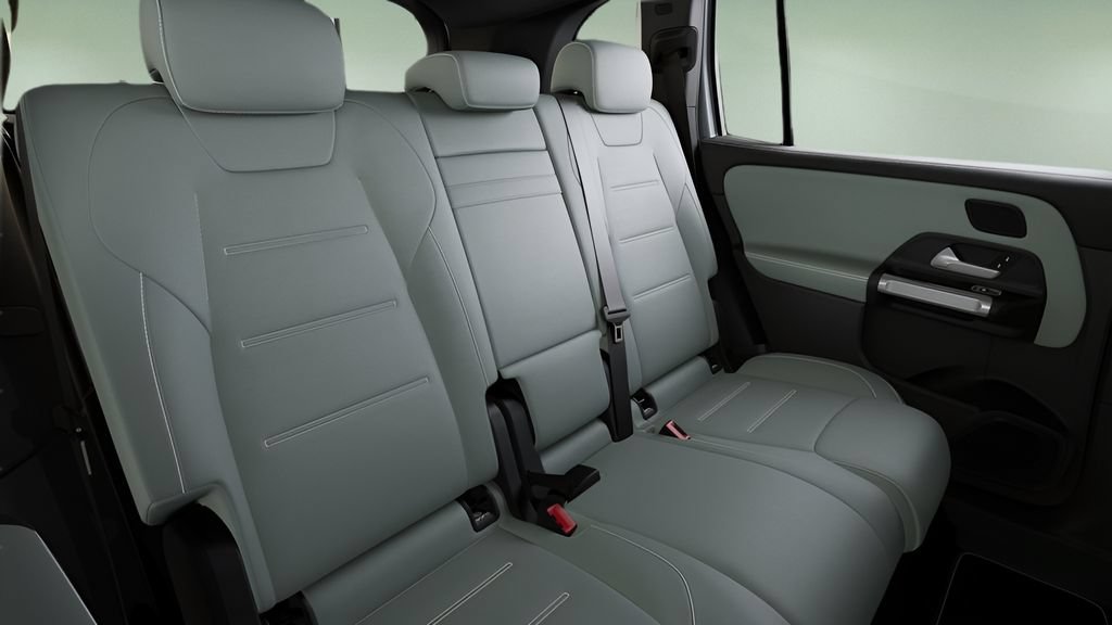 Used 2026 Mercedes-Benz GLB 250 image 40