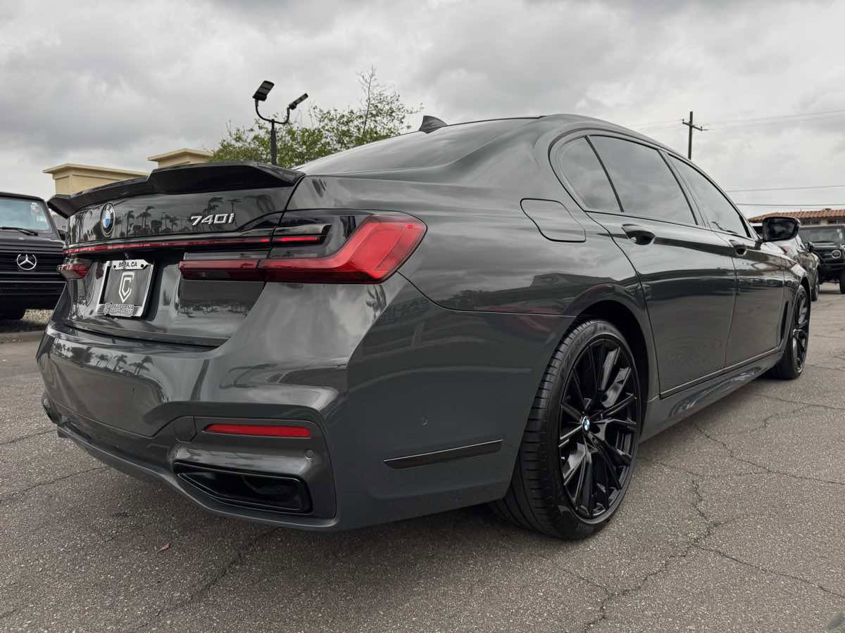 Used 2020 BMW 740i w/ M Sport Package image 8