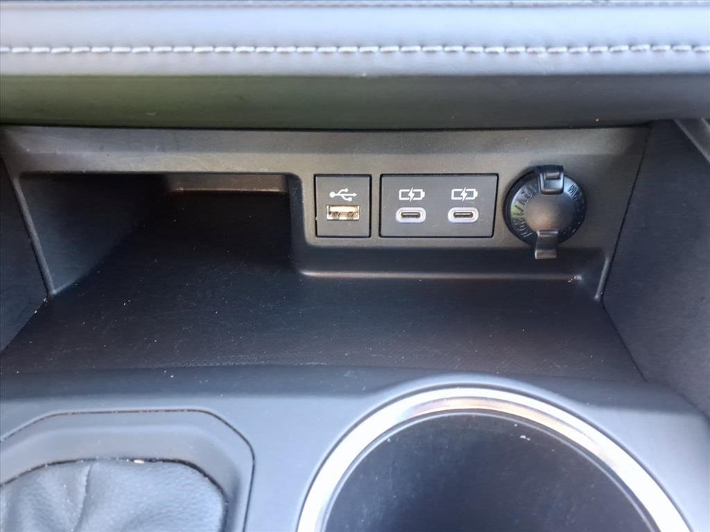 Used 2023 Toyota Highlander L image 12