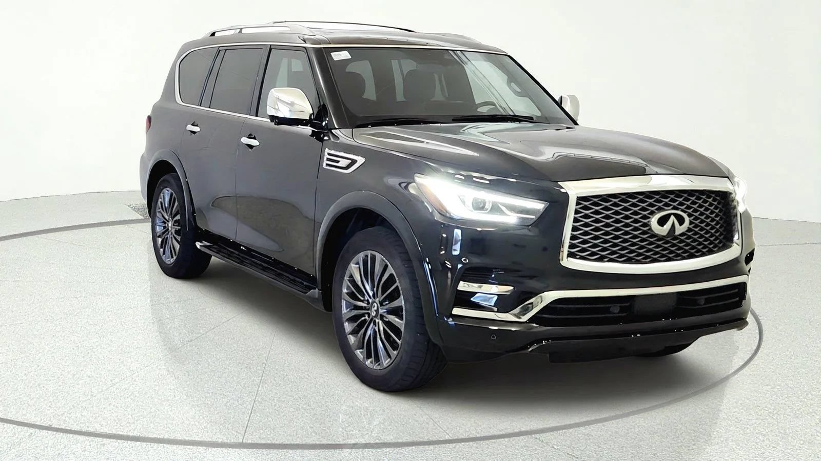 Used 2024 INFINITI QX80 Sensory w/ Cargo Package AWD/4WD image 2