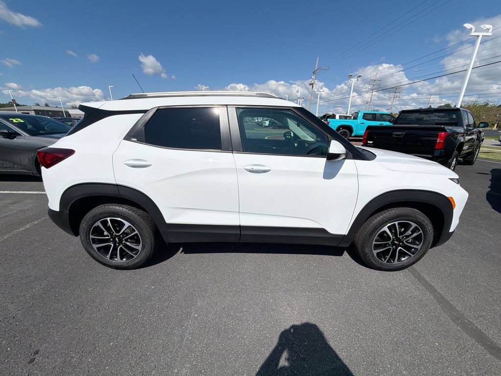 Used 2024 Chevrolet TrailBlazer LT AWD/4WD image 9