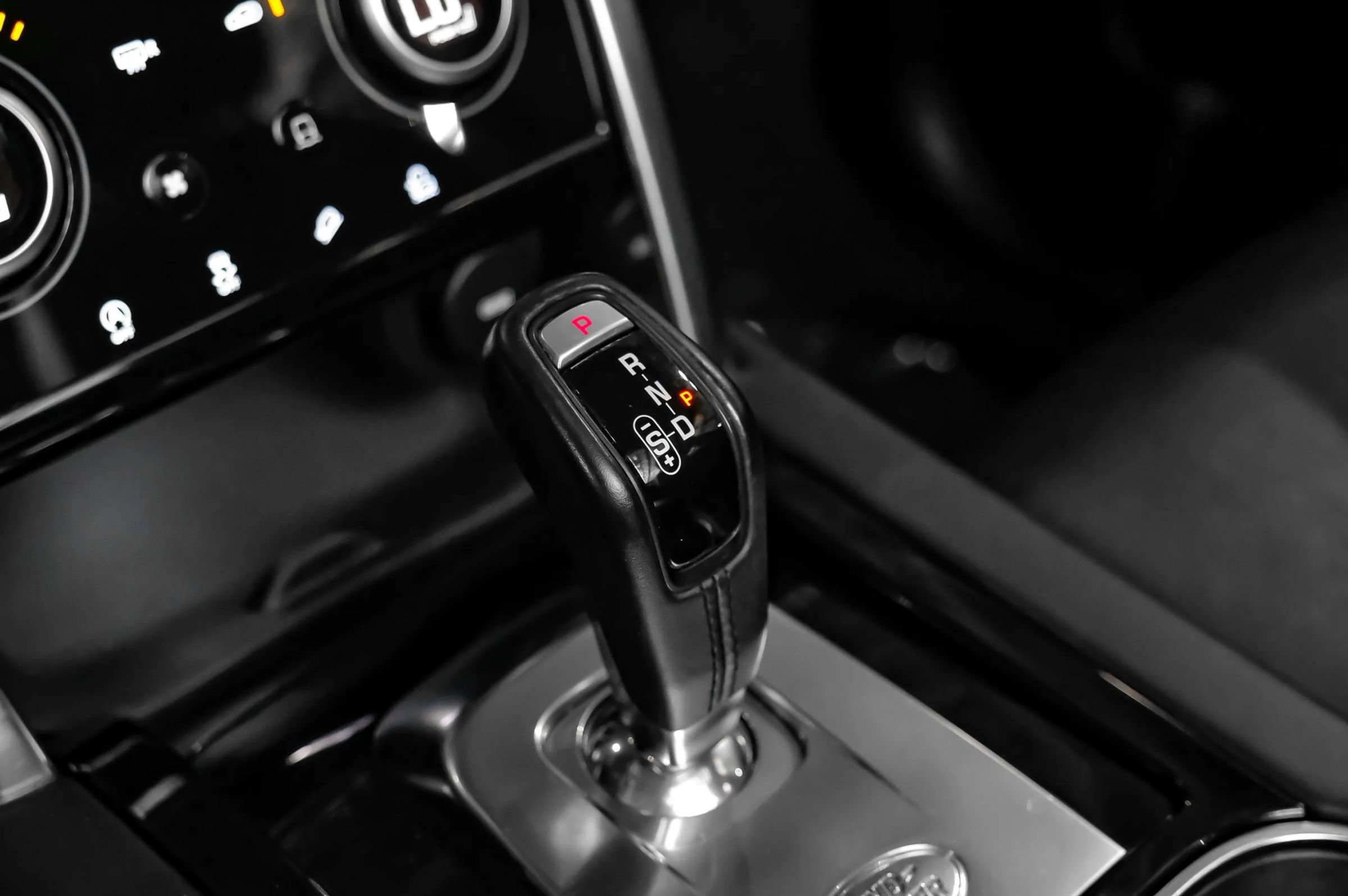 Used 2020 Land Rover Discovery Sport SE AWD/4WD image 27