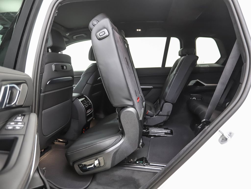 Used 2026 BMW X7 xDrive40i w/ M Sport Package image 24
