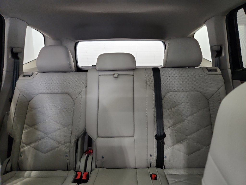 Certified 2025 Volkswagen Atlas SE w/ Panoramic Sunroof Package FWD image 30