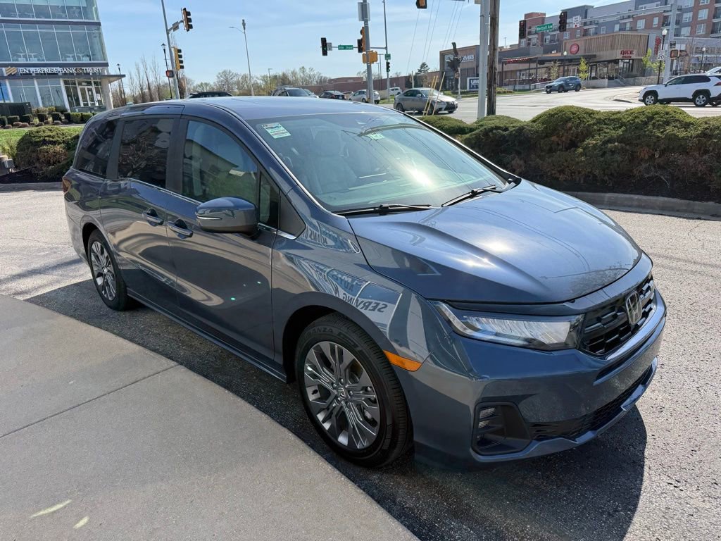 Used 2026 Honda Odyssey Touring image 3