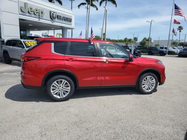 Used 2023 Mitsubishi Outlander ES FWD image 8