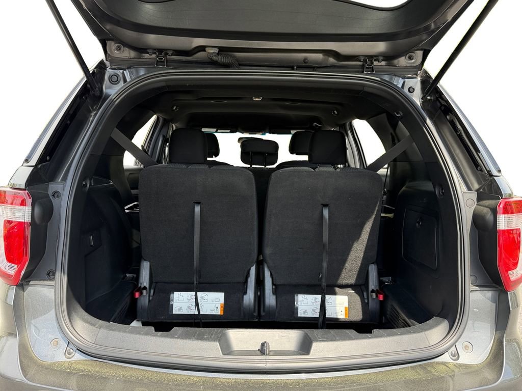 Used 2017 Ford Explorer XLT AWD/4WD image 10