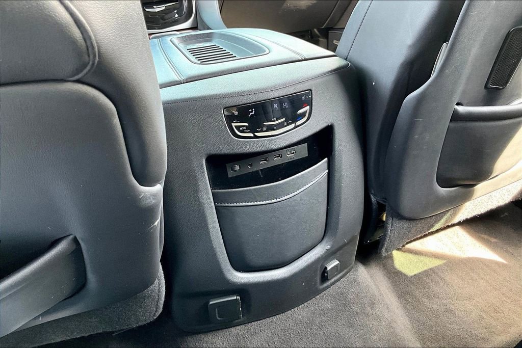 Used 2020 Cadillac Escalade ESV Premium Luxury image 34