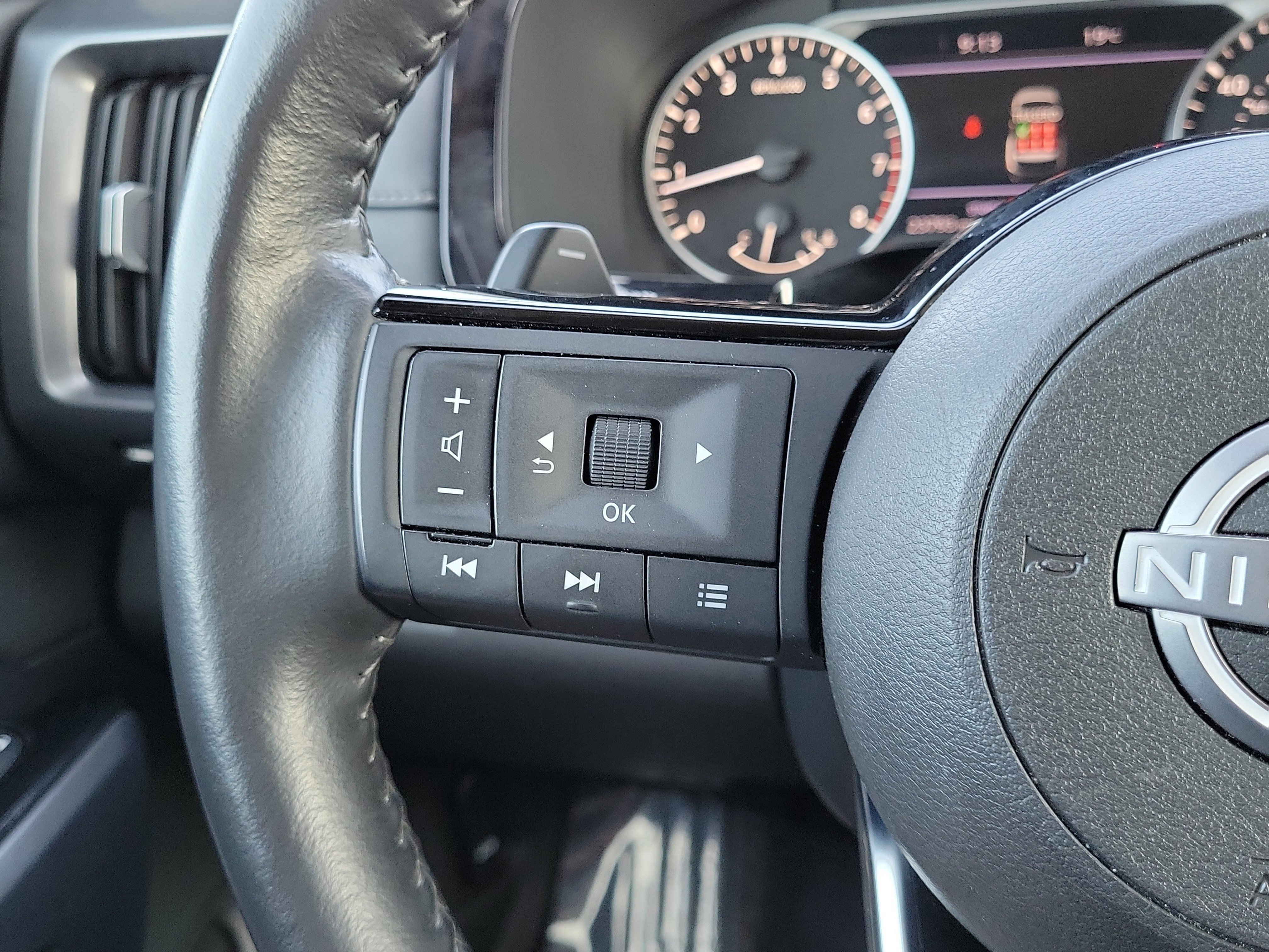 Used 2024 Nissan Pathfinder SL image 17