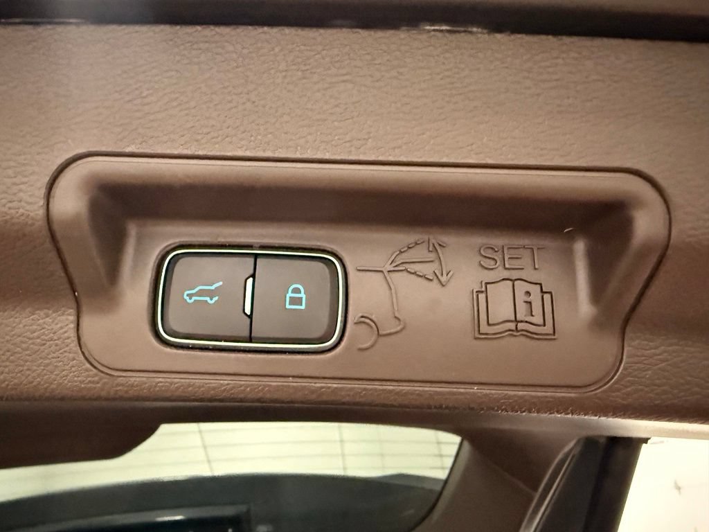 Used 2023 Ford Explorer King Ranch w/ Technology Package AWD/4WD image 10