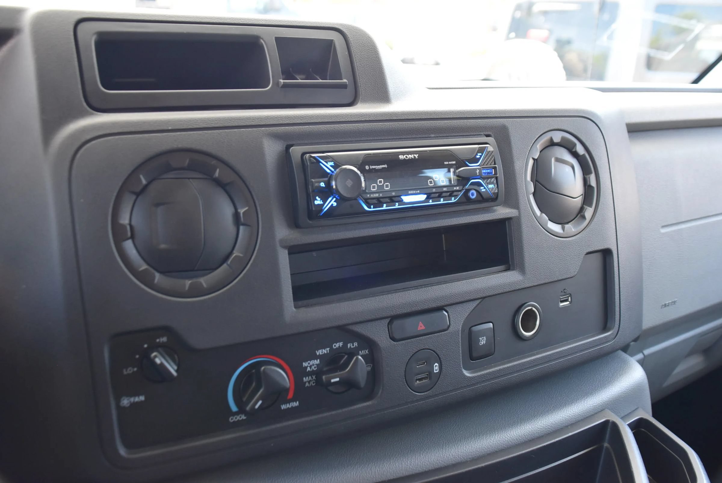 Used 2022 Ford E-450 and Econoline 450 Super Duty w/ Motorhome Prep Package RWD image 11