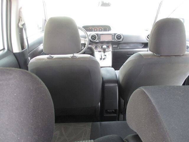Used 2015 Scion xB FWD image 15