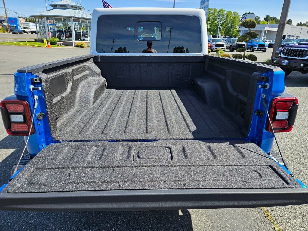 New 2026 Jeep Gladiator Rubicon w/ Whitecap Package AWD/4WD image 11