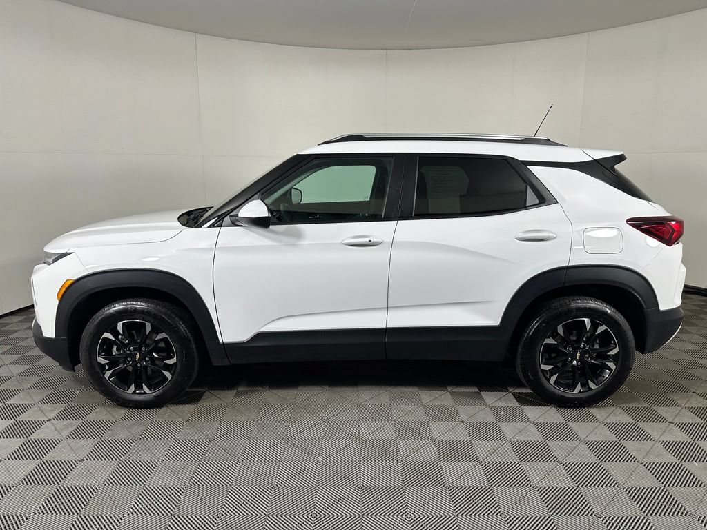 Used 2023 Chevrolet TrailBlazer LT w/ Convenience Package AWD/4WD image 2