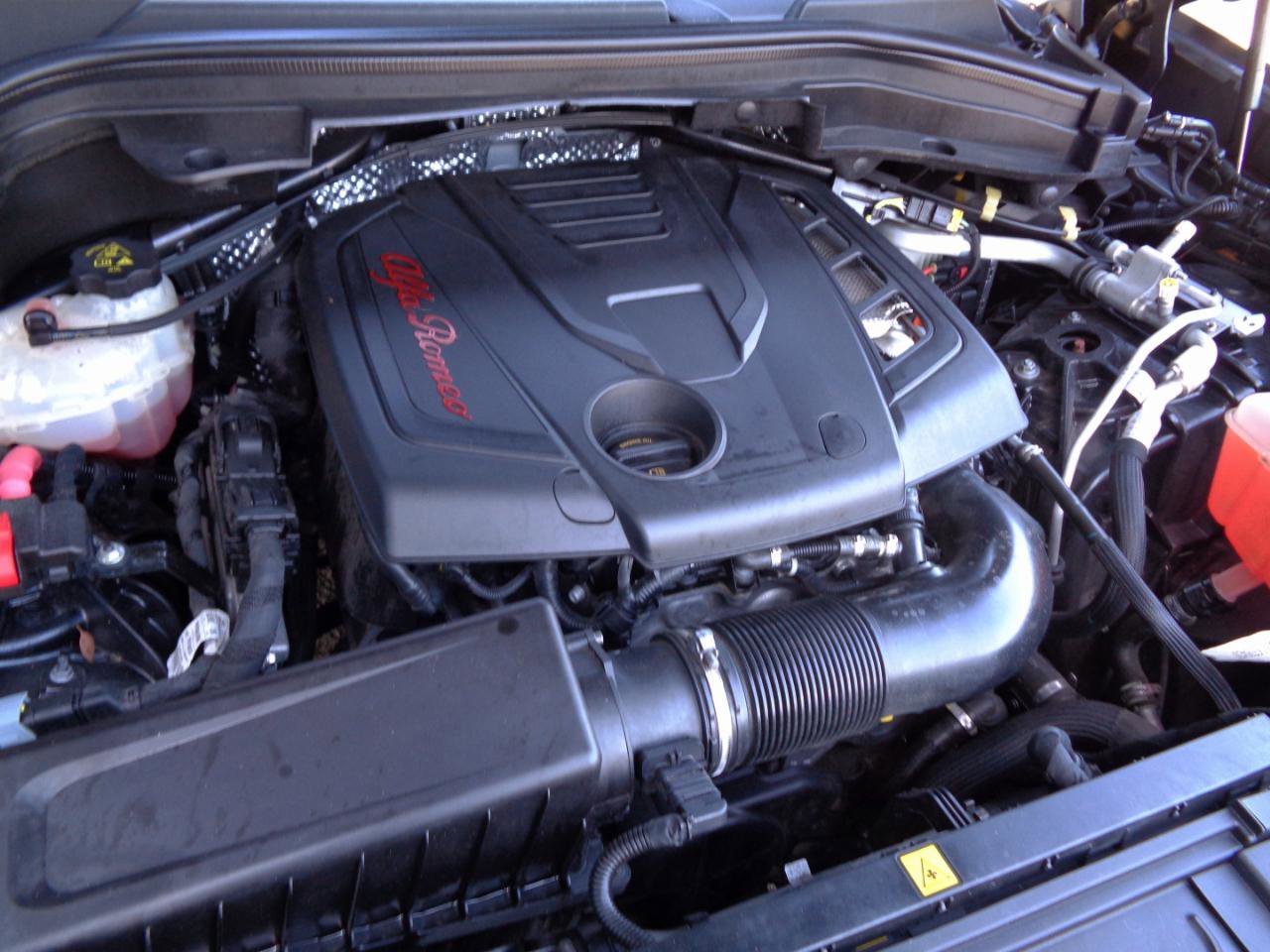 Used 2024 Alfa Romeo Stelvio Ti w/ Performance Driving Package AWD/4WD image 18