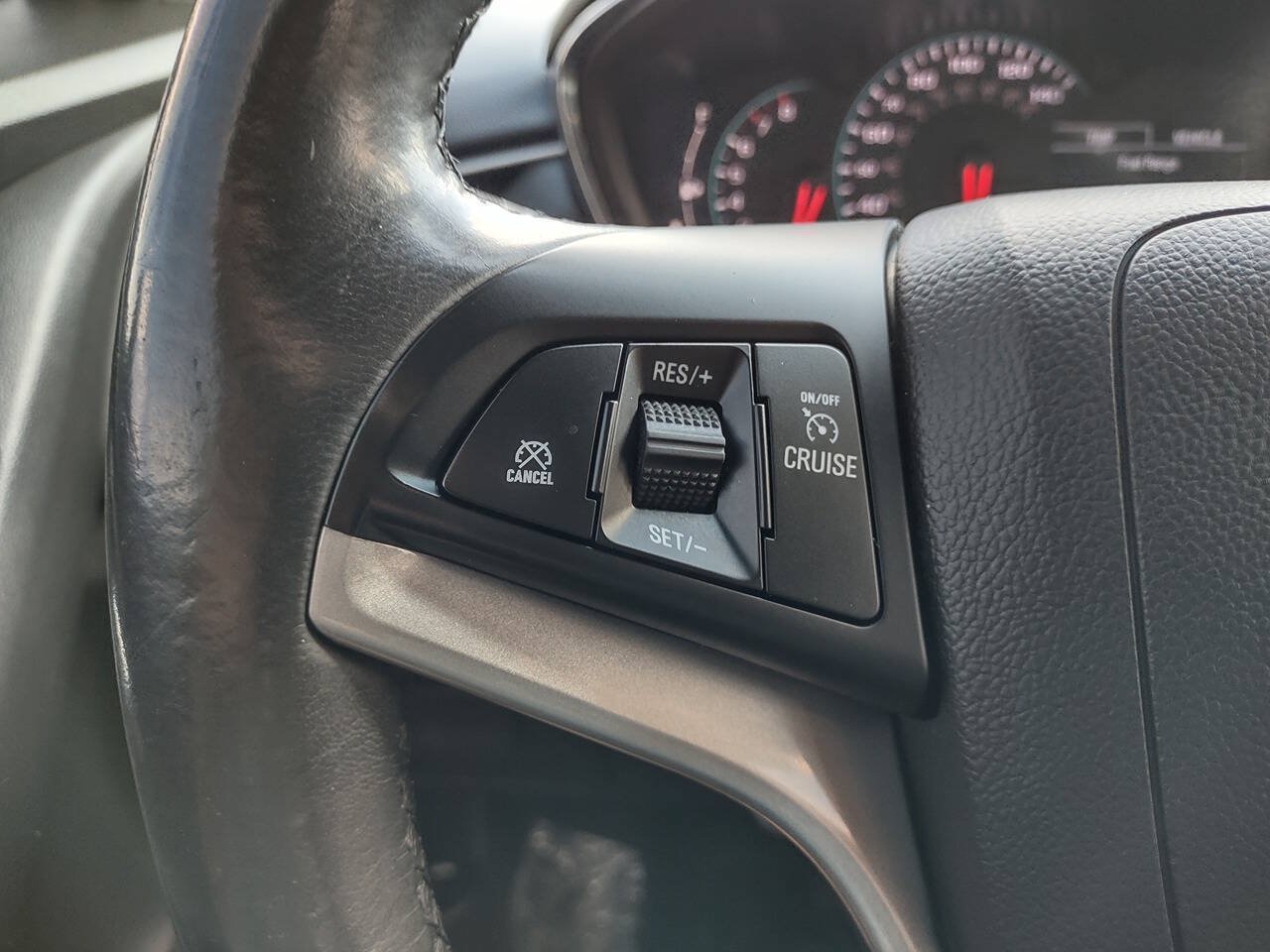Used 2021 Chevrolet Trax LT w/ LT Convenience Package FWD image 15