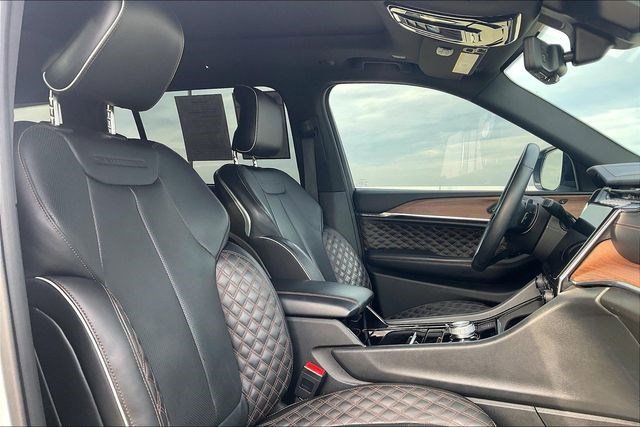 Used 2023 Jeep Grand Cherokee L Summit w/ Advanced Protech Group IV image 7