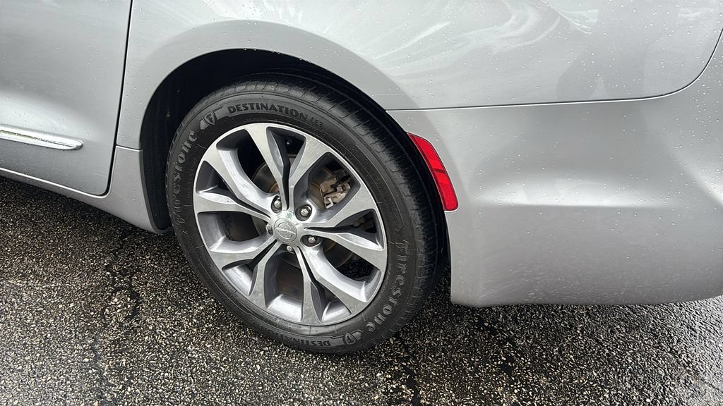 Used 2017 Chrysler Pacifica Limited FWD image 9