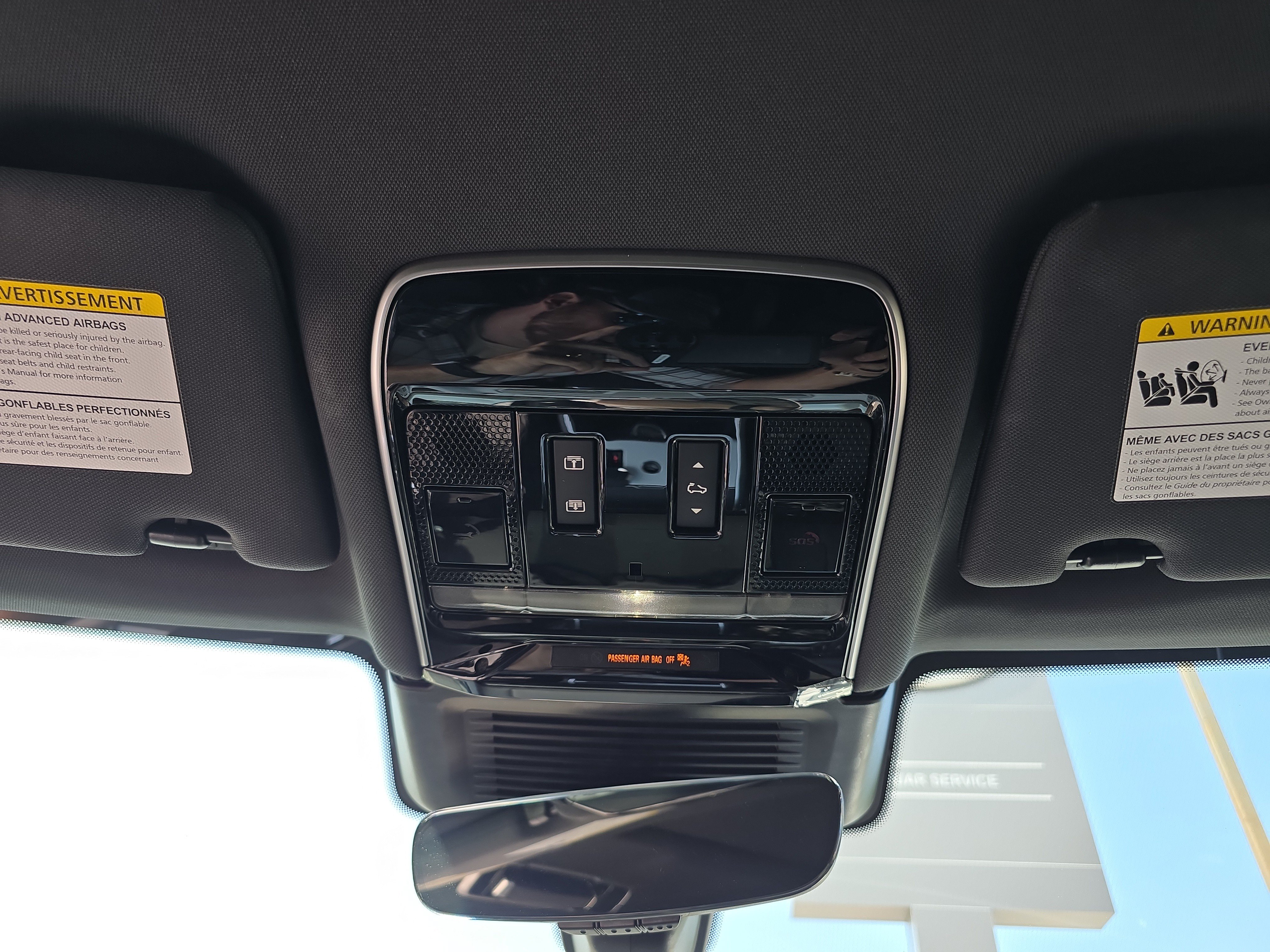 Certified 2025 Land Rover Range Rover SE AWD/4WD image 25