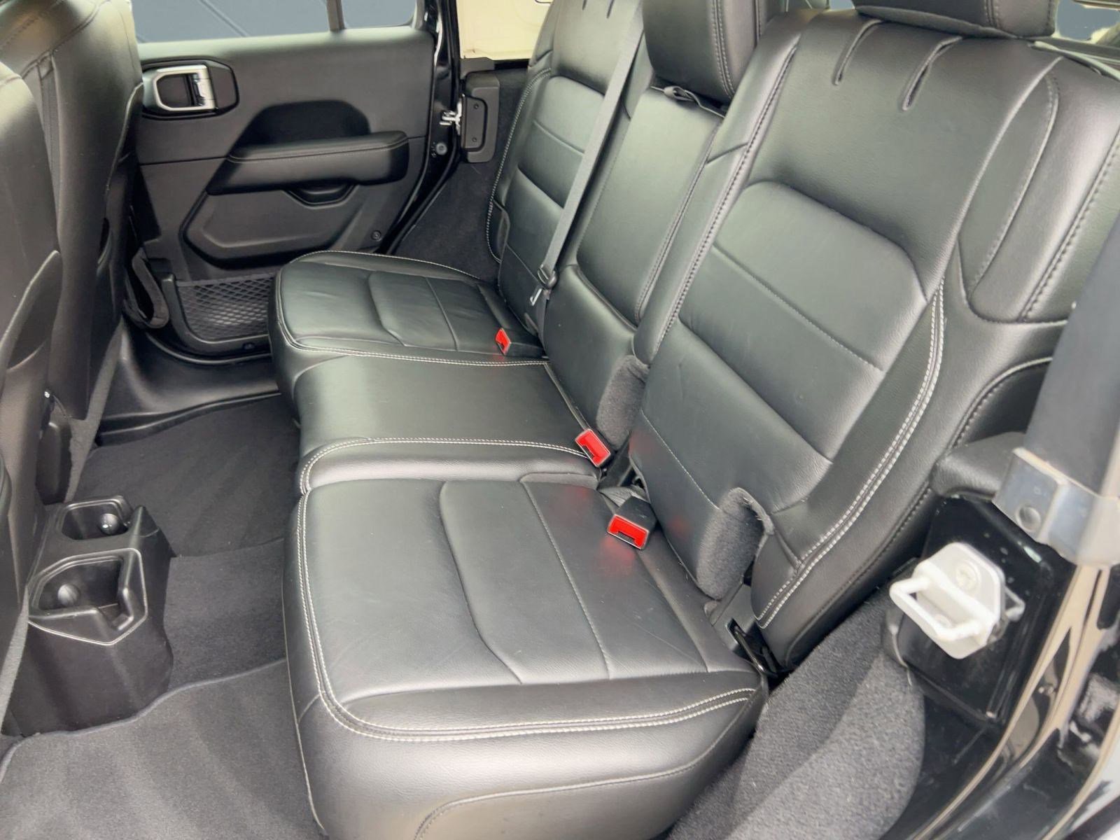 Used 2019 Jeep Wrangler Unlimited Sahara image 14
