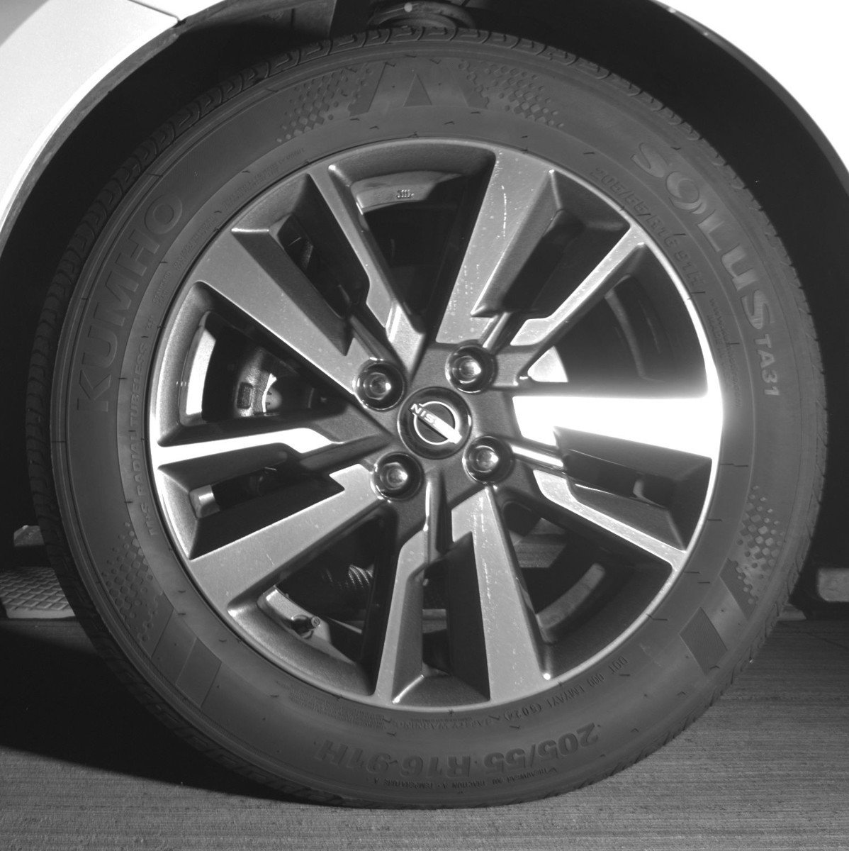 Used 2025 Nissan Versa SV image 12