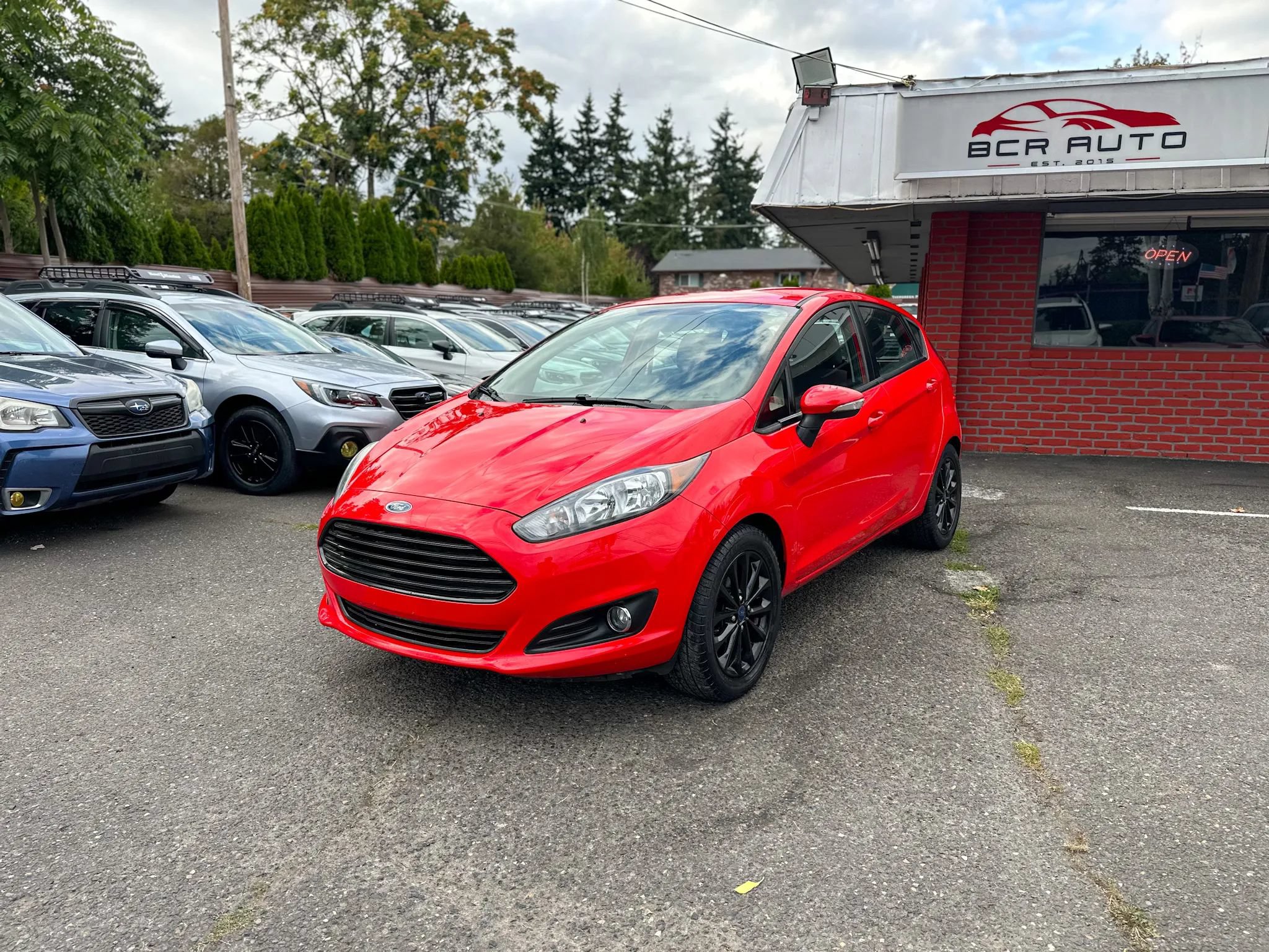 Used 2014 Ford Fiesta SE w/ Equipment Group 201A FWD image 1