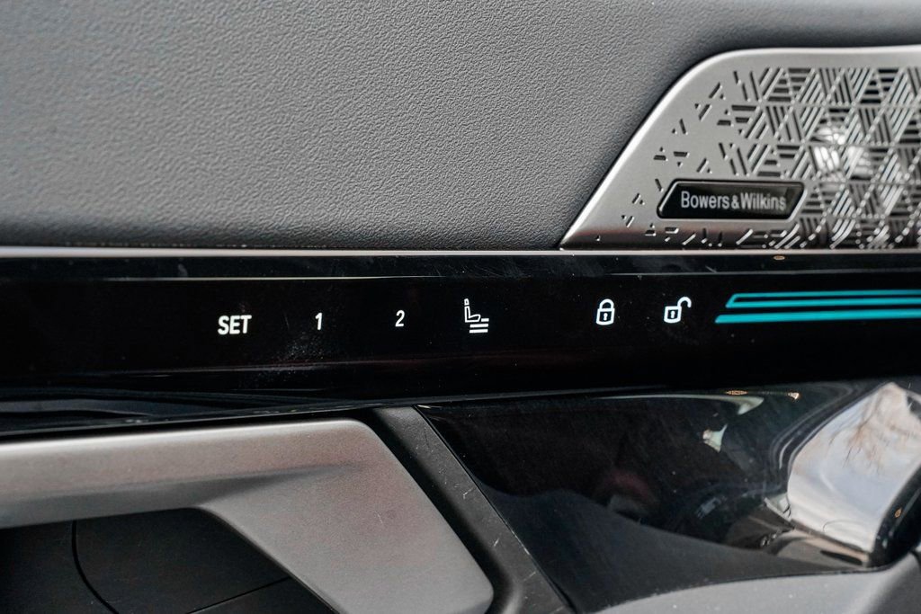 Certified 2025 BMW 530i xDrive w/ Premium Package image 10