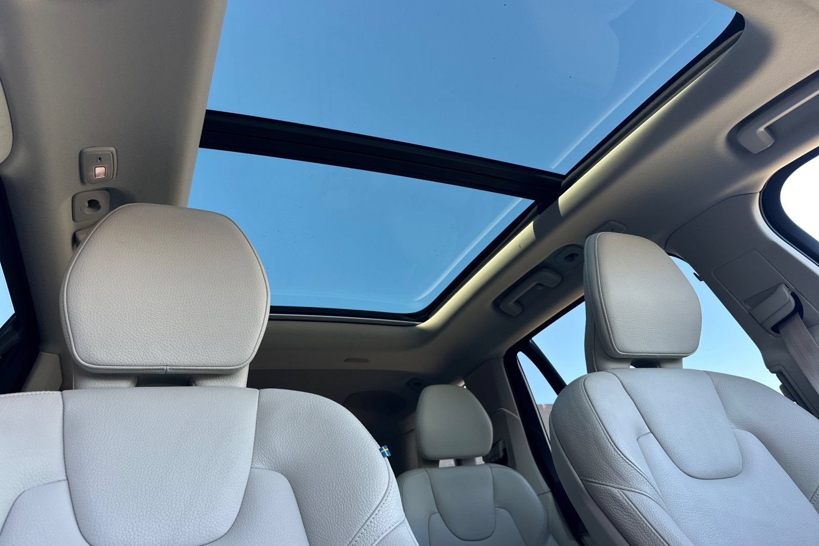 Certified 2023 Volvo XC90 T8 Plus AWD/4WD image 21