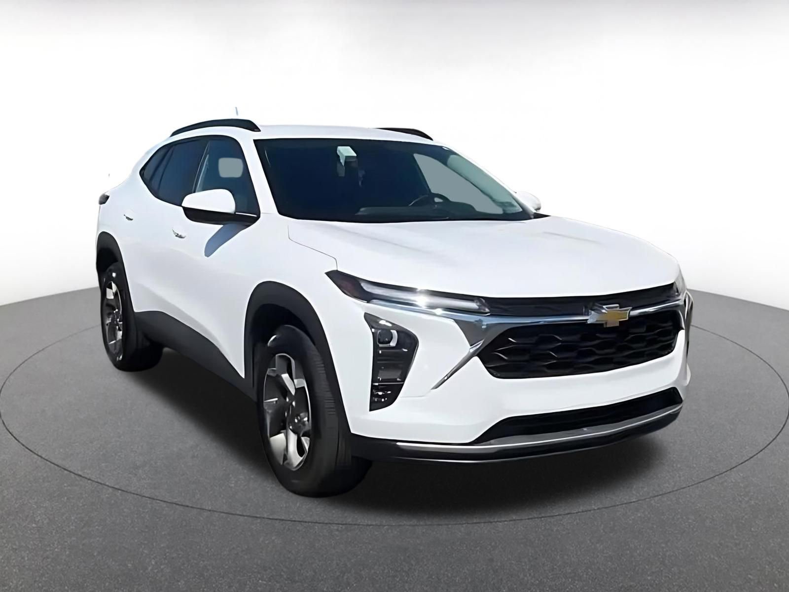 Used 2025 Chevrolet Trax LT w/ LT Convenience Package FWD image 3