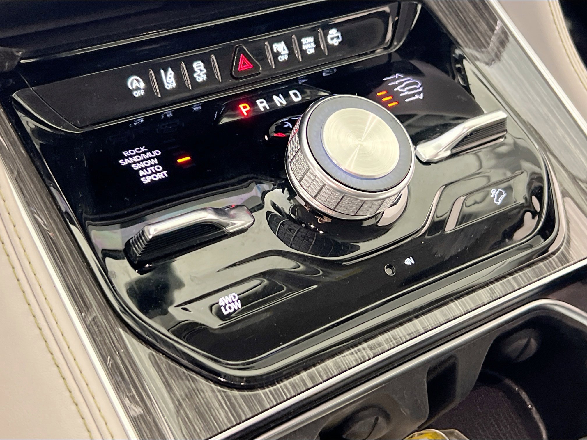 Used 2022 Jeep Wagoneer Series III w/ Flexible Seating Group image 17