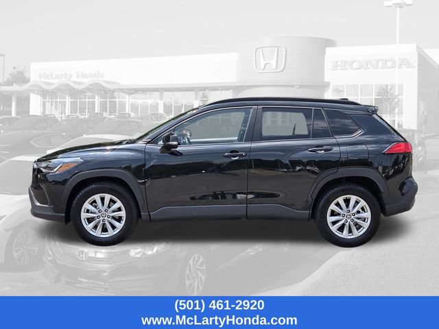 Used 2025 Toyota Corolla Cross LE AWD/4WD image 2