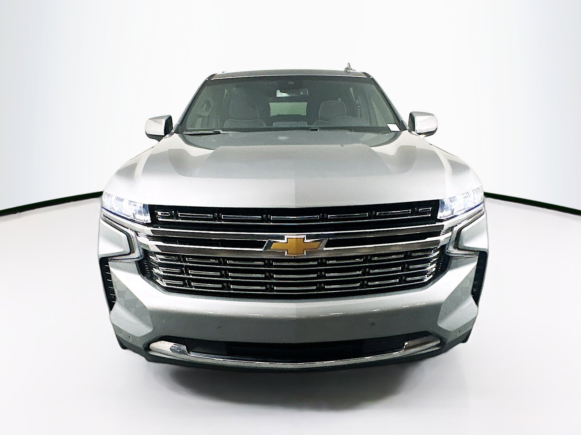 Used 2024 Chevrolet Suburban Premier RWD image 2