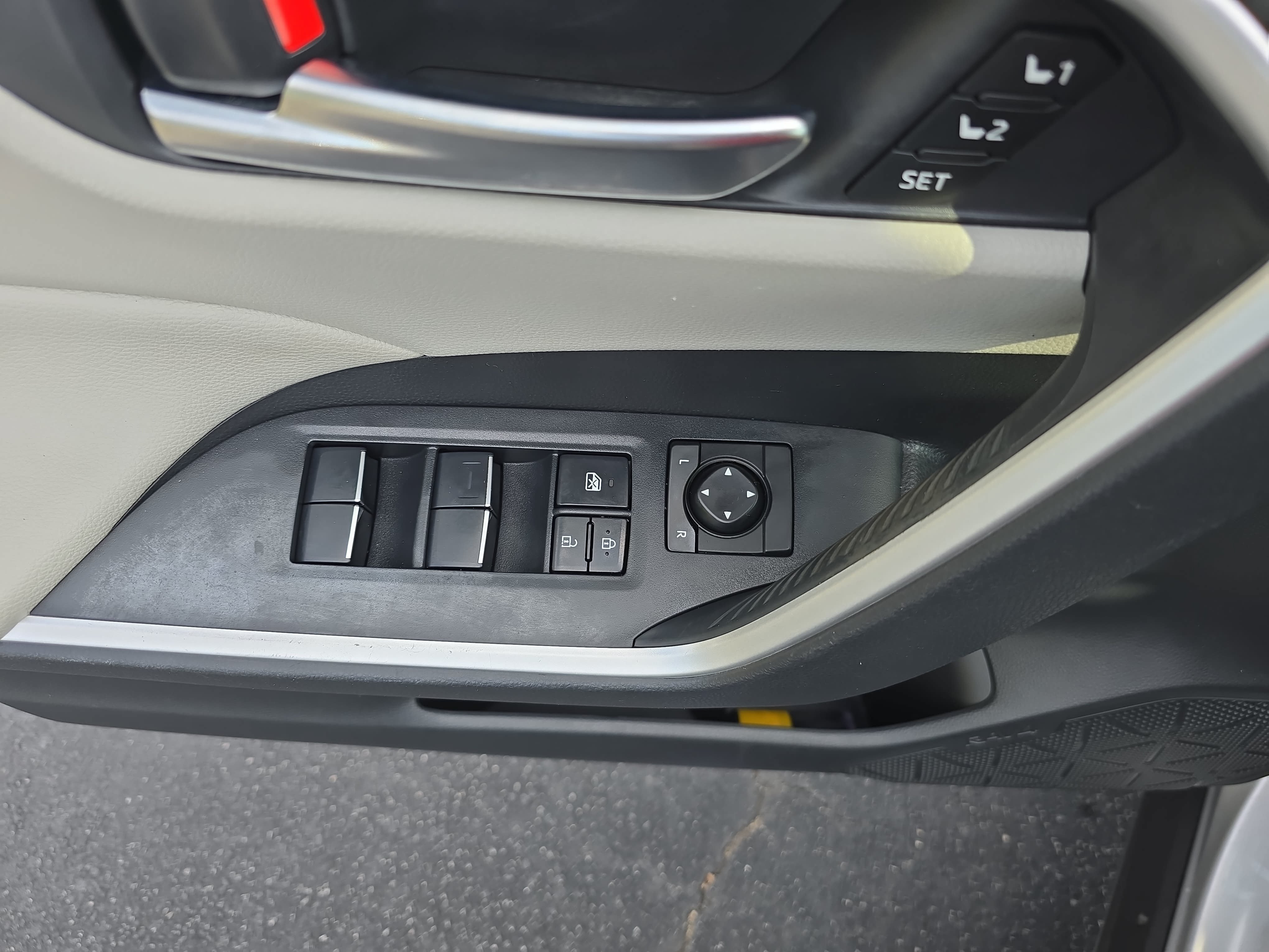 Used 2019 Toyota RAV4 XLE Premium w/ Advanced Technology Package FWD image 28