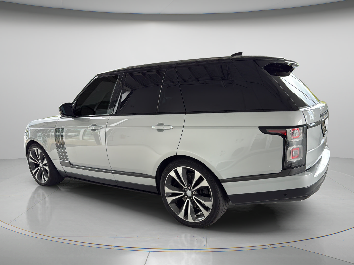 Used 2021 Land Rover Range Rover SV Autobiography Dynamic AWD/4WD image 3