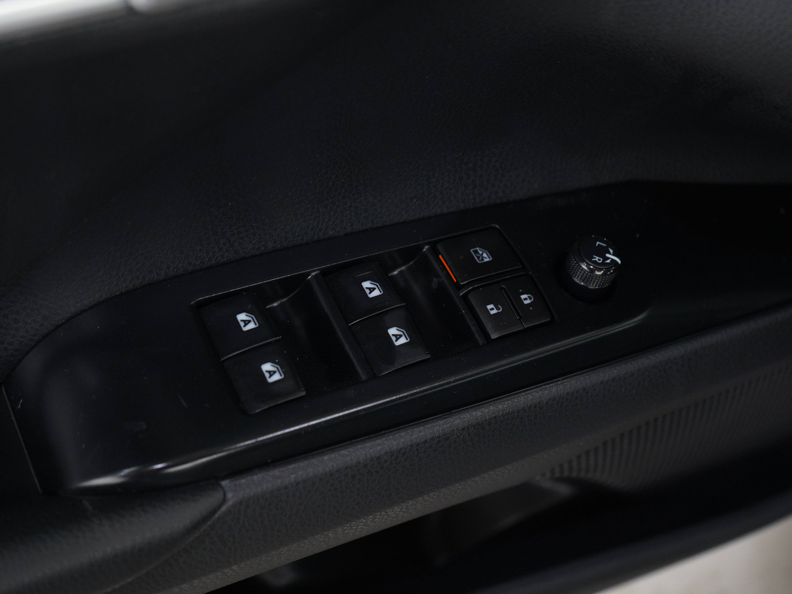 Used 2019 Toyota Camry SE FWD image 16