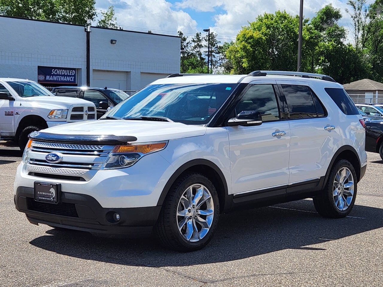Used 2014 Ford Explorer XLT w/ Equipment Group 202A AWD/4WD image 8