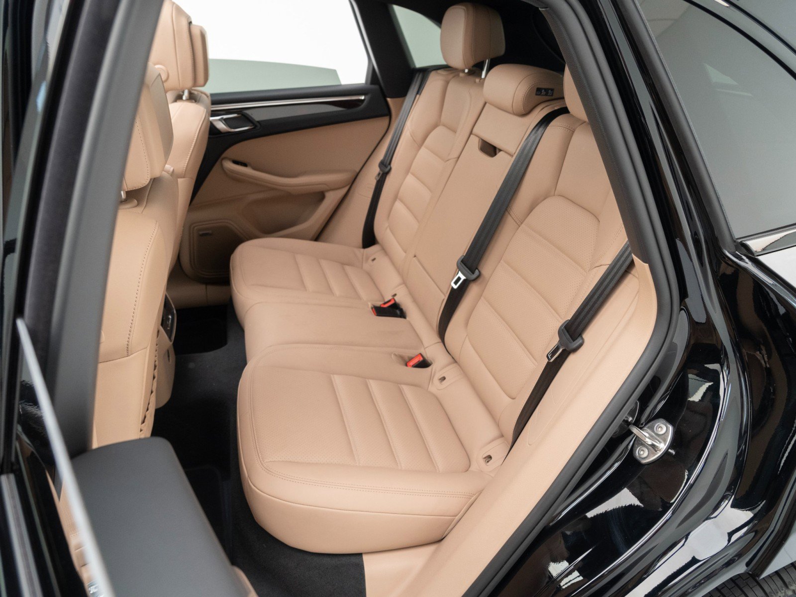 Certified 2025 Porsche Macan image 29