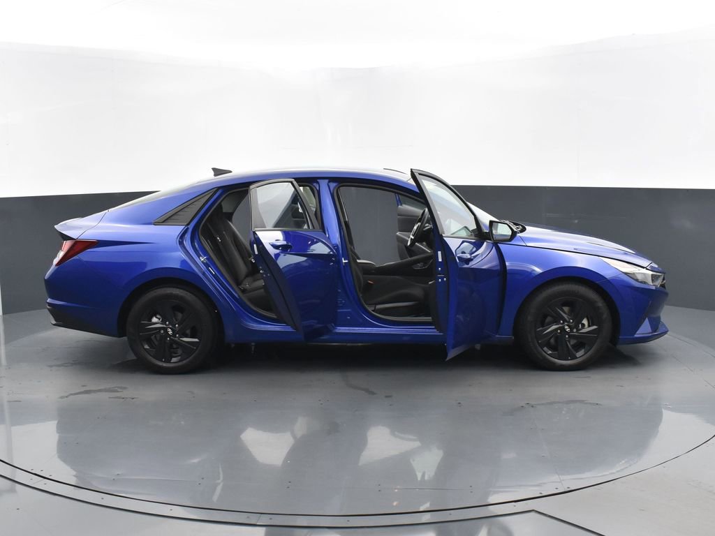 Used 2023 Hyundai Elantra SEL image 27