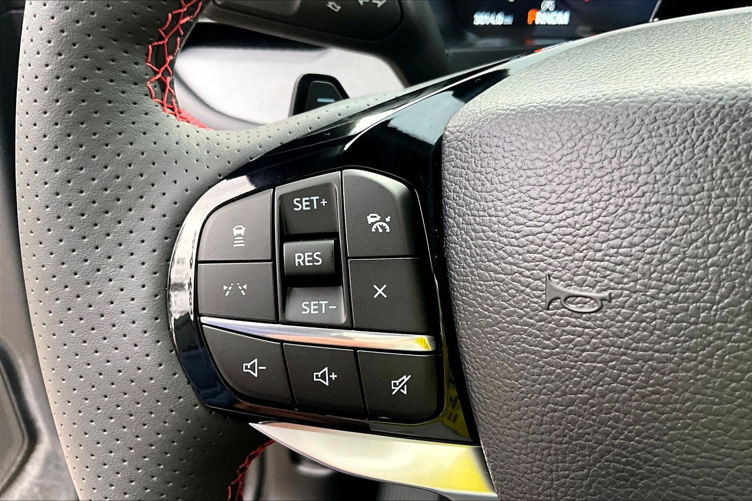 Used 2025 Ford Explorer ST AWD/4WD image 19