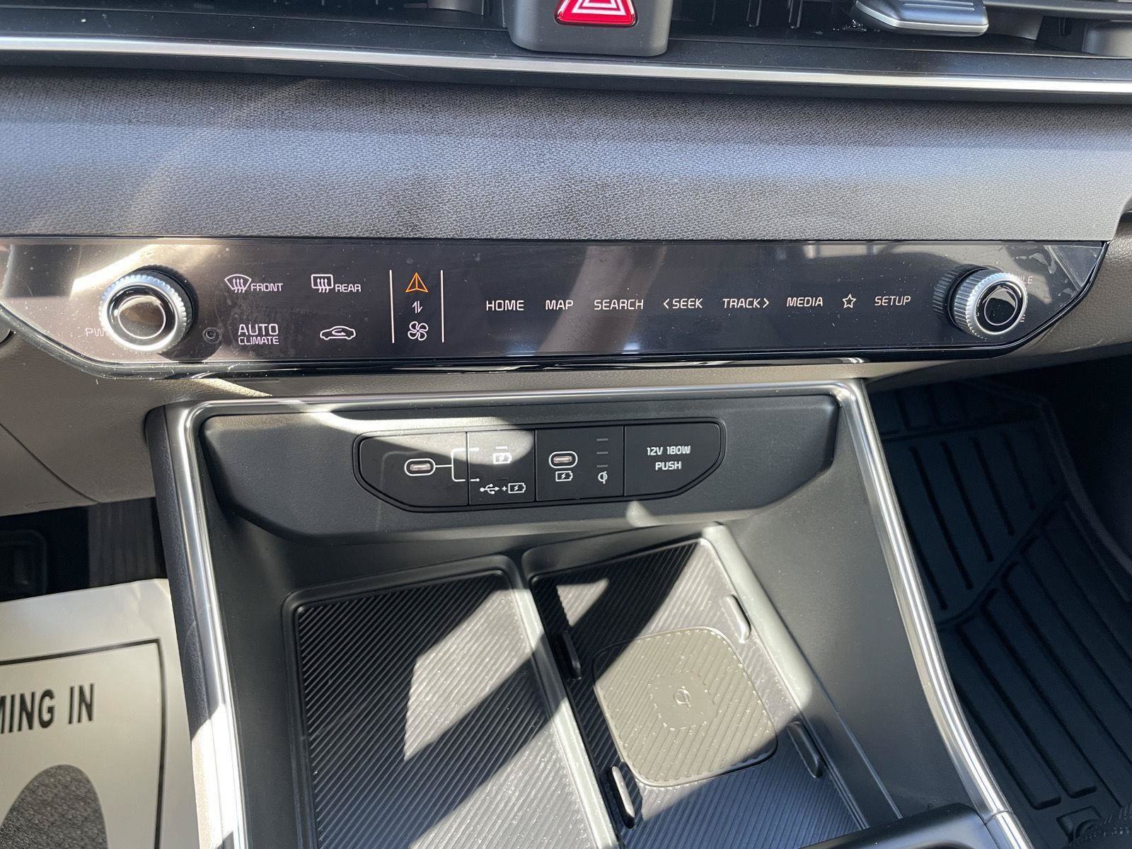 Used 2026 Kia Carnival EX FWD image 24