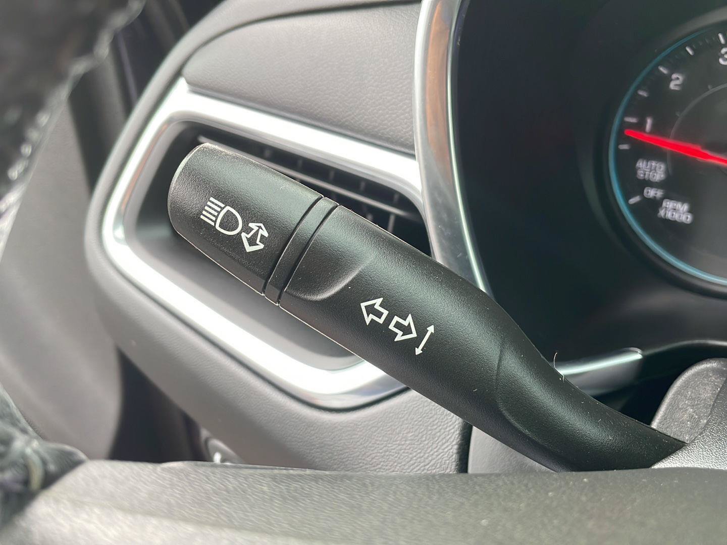 Used 2019 Chevrolet Equinox LT FWD image 17