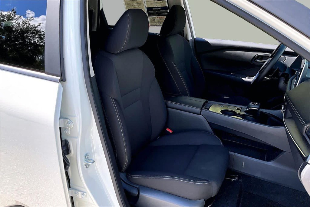 Used 2024 Nissan Rogue S FWD image 8