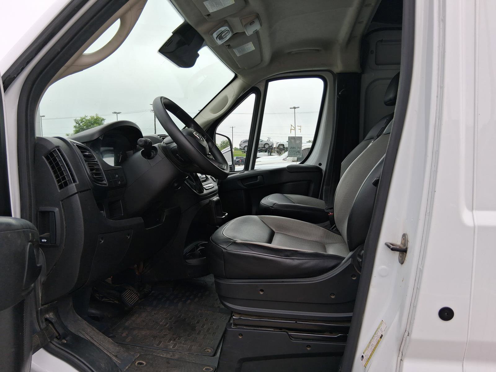 Used 2023 RAM ProMaster 2500 FWD image 3