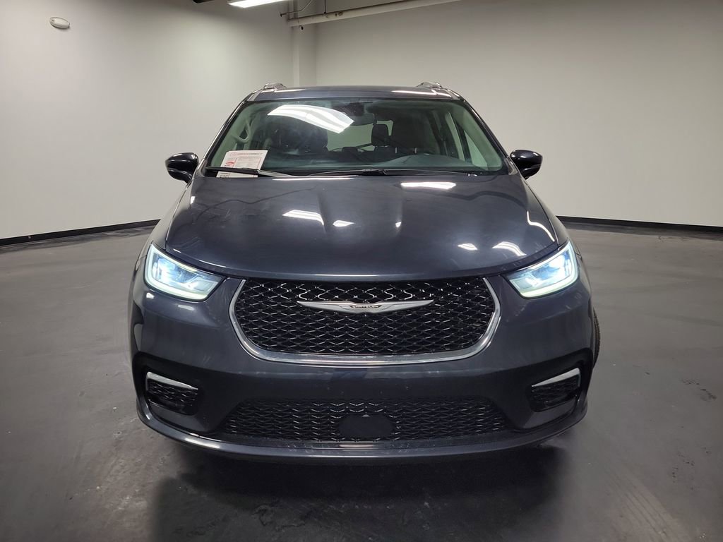 Used 2021 Chrysler Pacifica Touring-L image 3