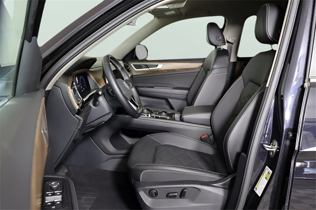 Used 2025 Volkswagen Atlas SE image 19